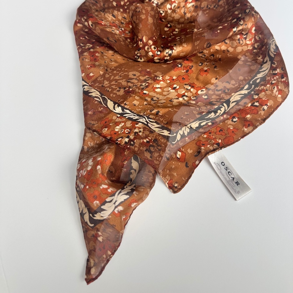 Designer, Vintage Oscar de la renta 100% silk Scarf